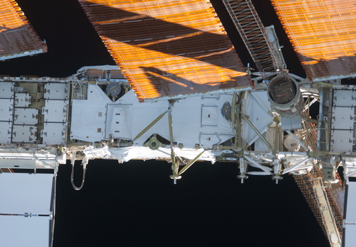STS135-E-06831