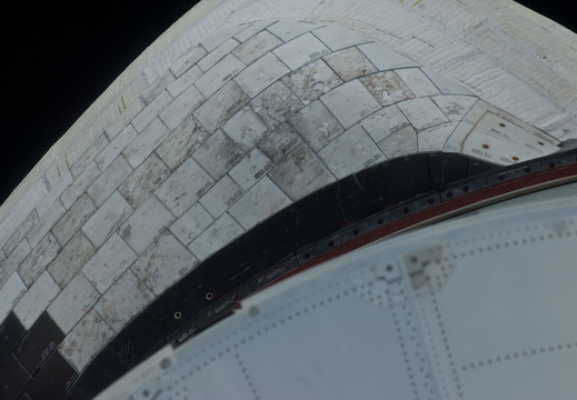 STS135-E-05101