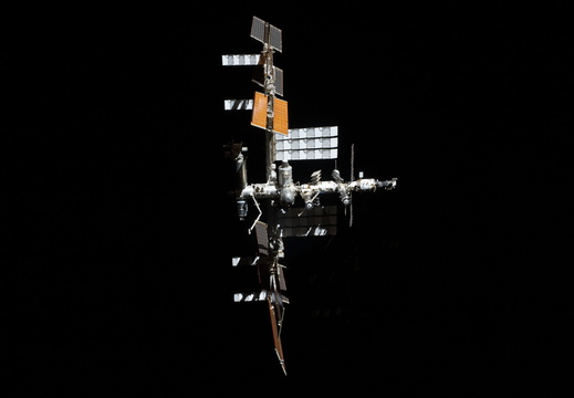 STS135-E-11964