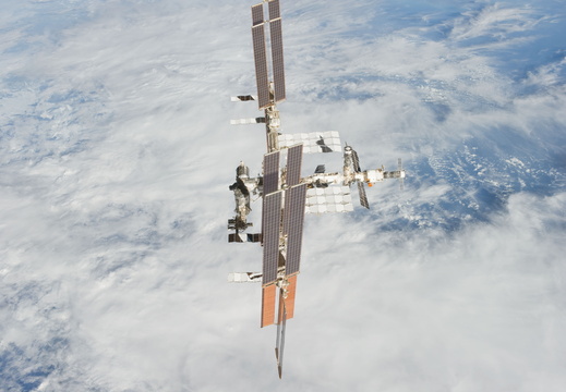 STS135-E-11908