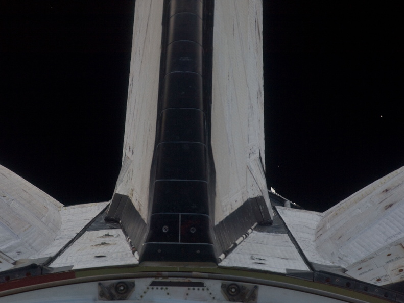 STS135-E-05084