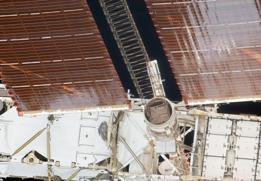 STS135-E-06908