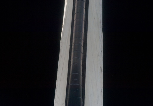STS135-E-05082