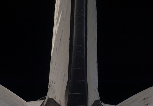 STS135-E-05125