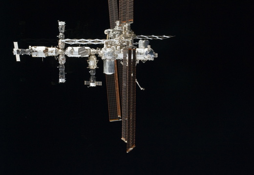 STS135-E-11858