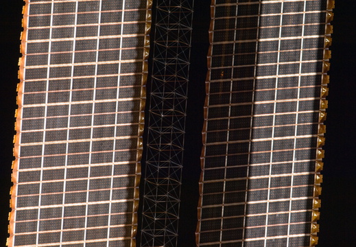 STS135-E-11415