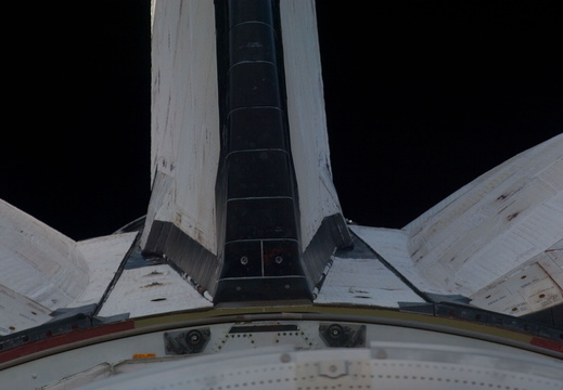 STS135-E-05177