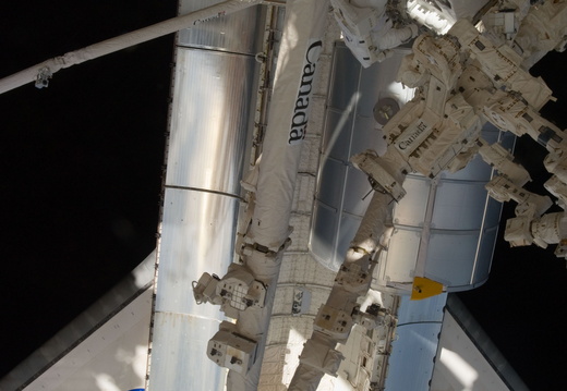 STS135-E-07566