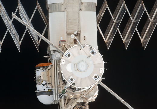 STS135-E-06918