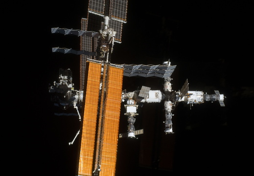 STS135-E-11945