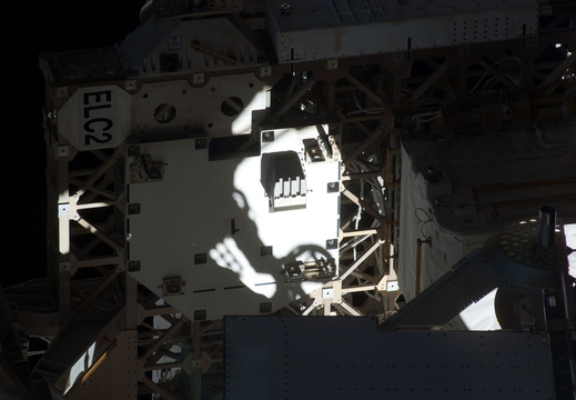STS135-E-08419