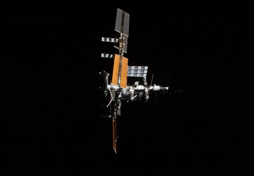 STS135-E-11956