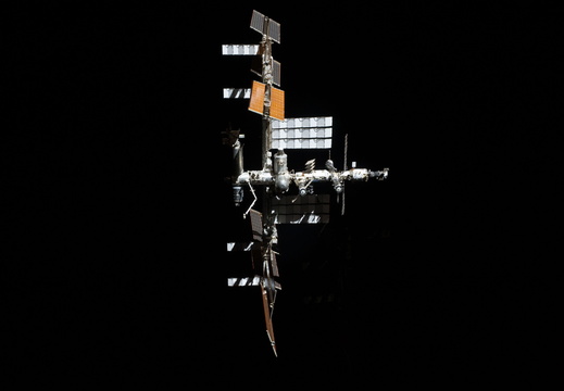 STS135-E-11965