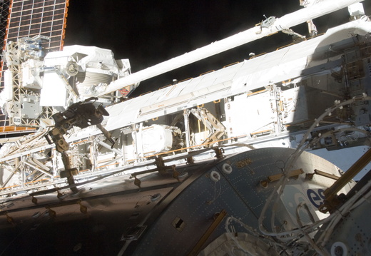 STS135-E-07357
