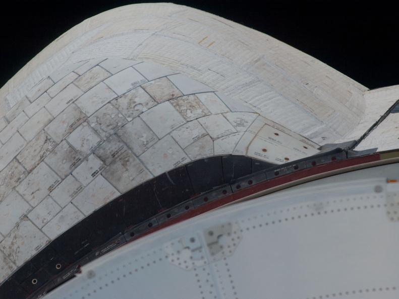 STS135-E-05202