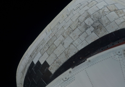 STS135-E-05105