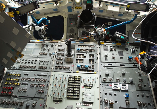 STS135-E-09095