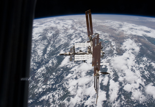 STS135-E-11888