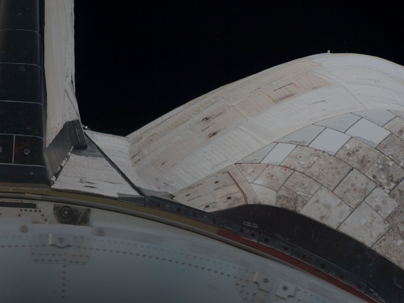 STS135-E-05131