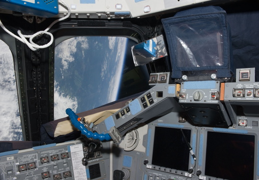 STS135-E-12068