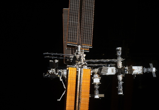 STS135-E-11939
