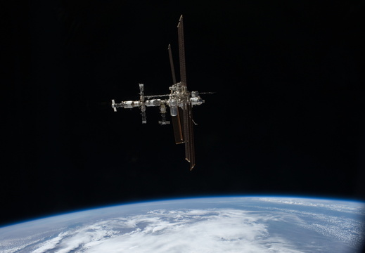 STS135-E-11861