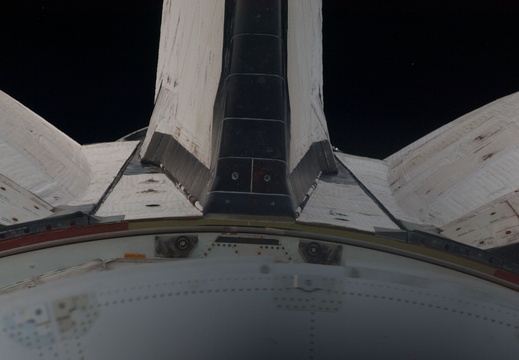 STS135-E-05128
