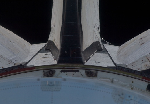 STS135-E-05085