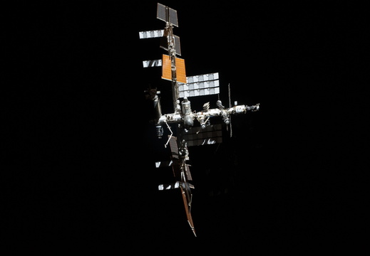 STS135-E-11962