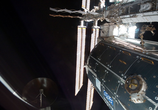 STS135-E-09102