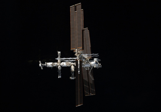 STS135-E-11846