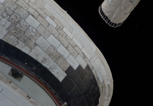 STS135-E-05094