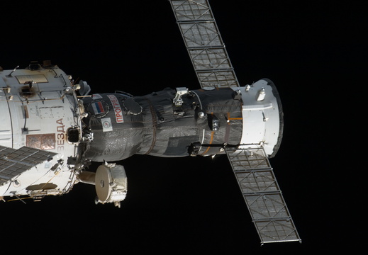 STS135-E-11170