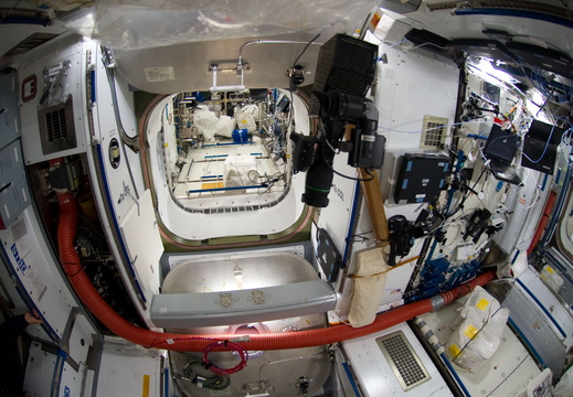 STS135-E-09167