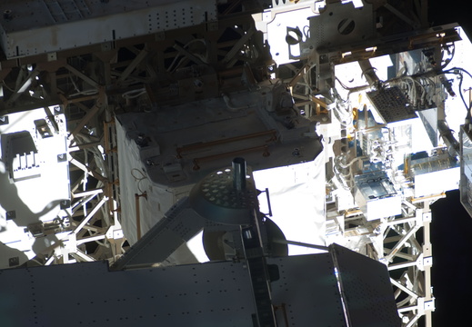 STS135-E-08395