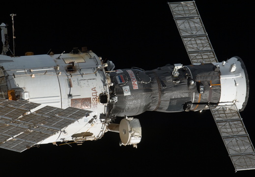 STS135-E-11171