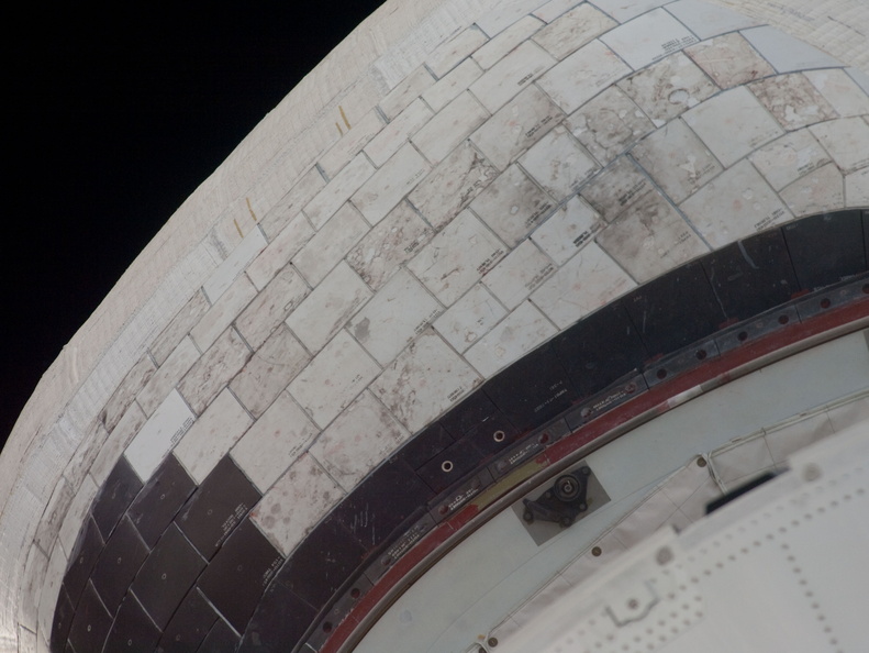 STS135-E-05155