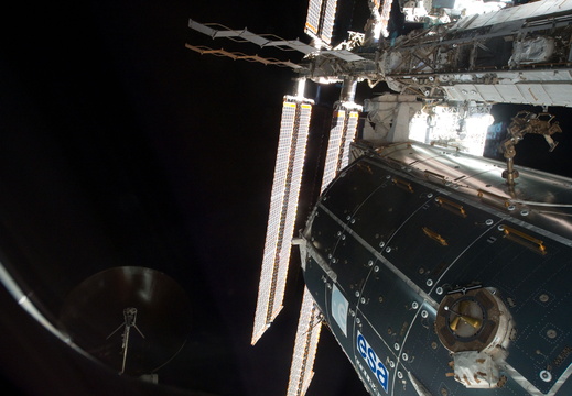 STS135-E-09101