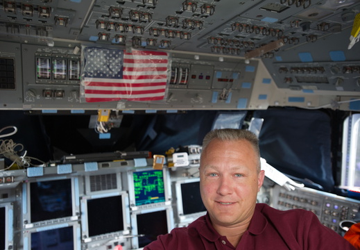STS135-E-09108