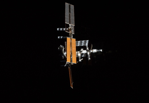 STS135-E-11948