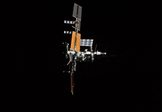 STS135-E-11957