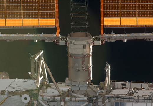 STS135-E-06959
