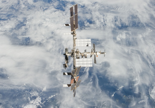 STS135-E-11904