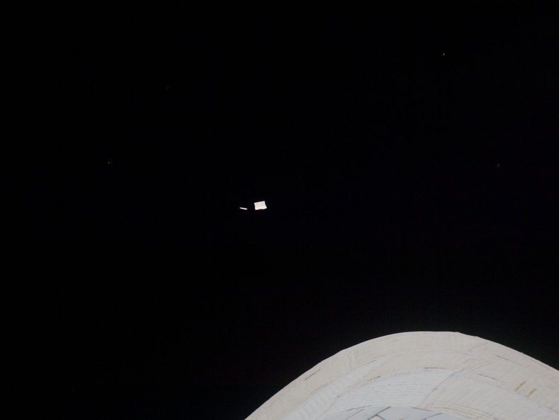 STS135-E-05160