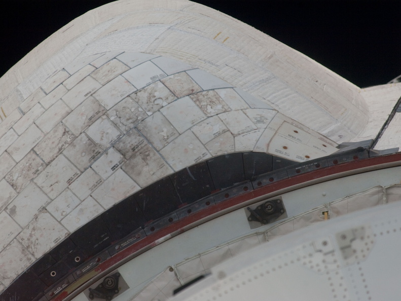STS135-E-05151