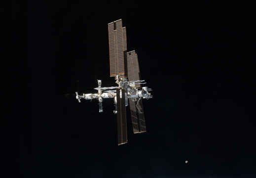 STS135-E-11842