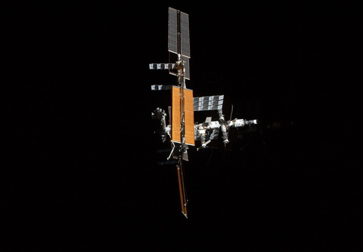 STS135-E-11950