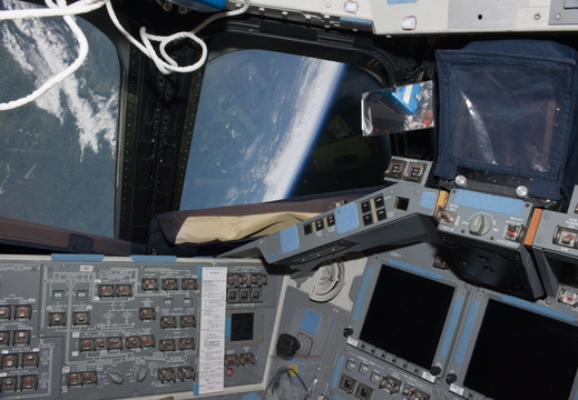 STS135-E-12070