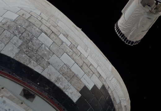 STS135-E-05093