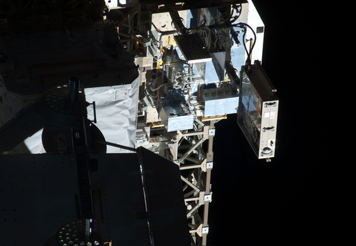 STS135-E-08410